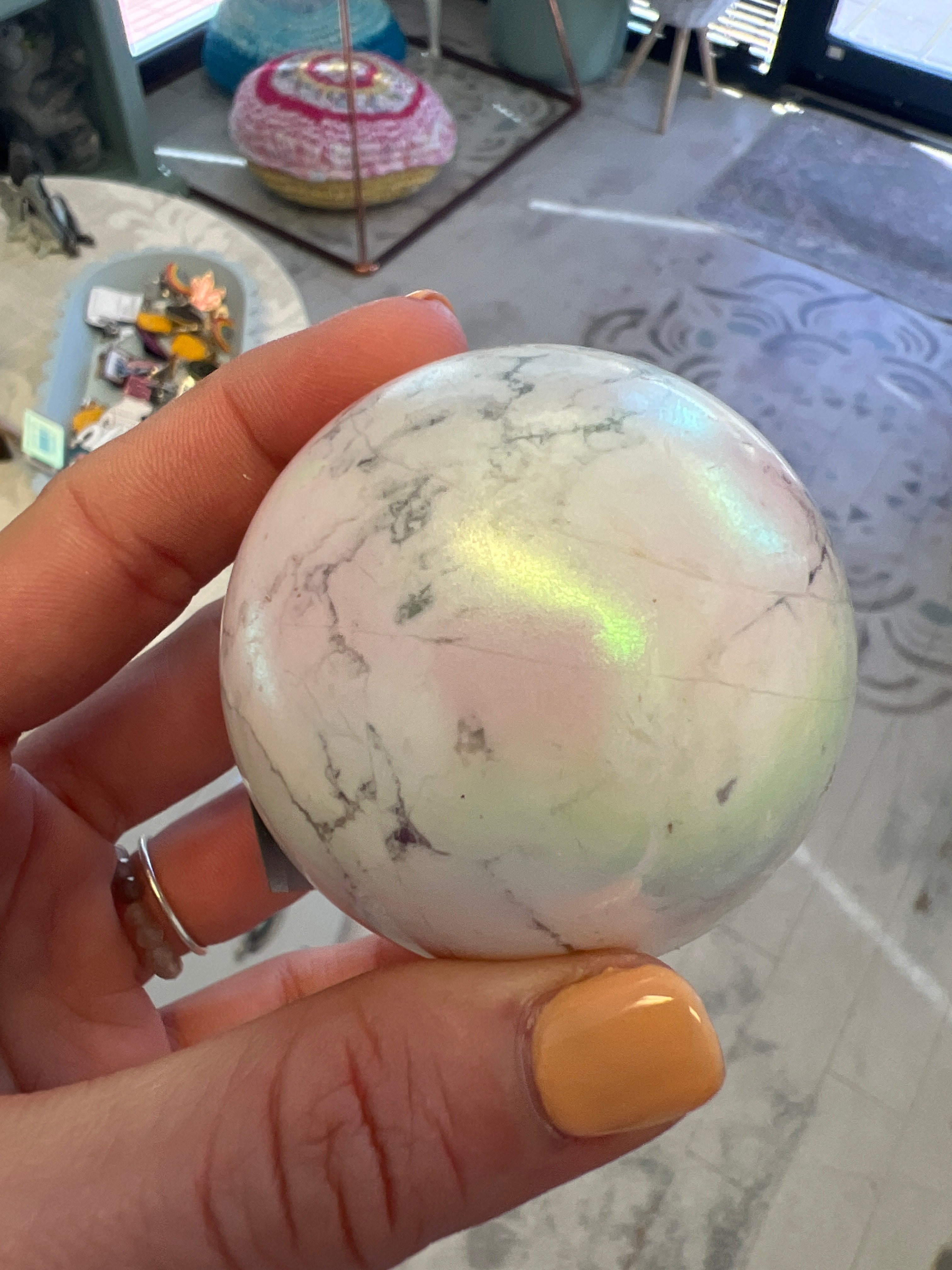 Aura Howlite