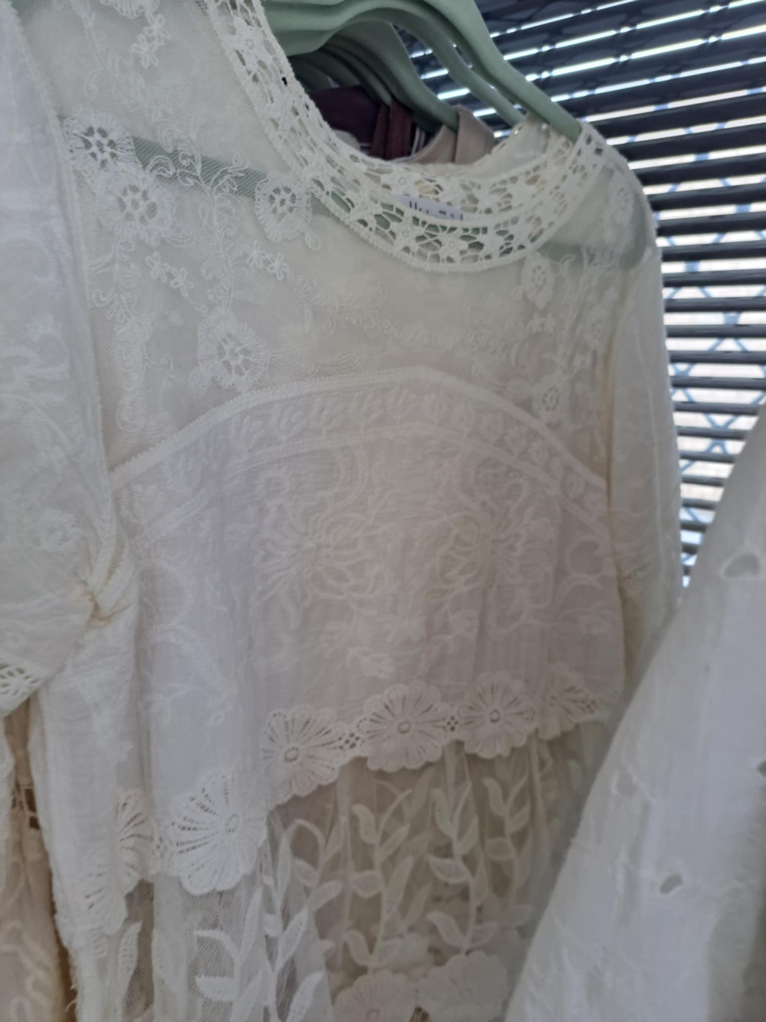 Cream lace blouse sz10
