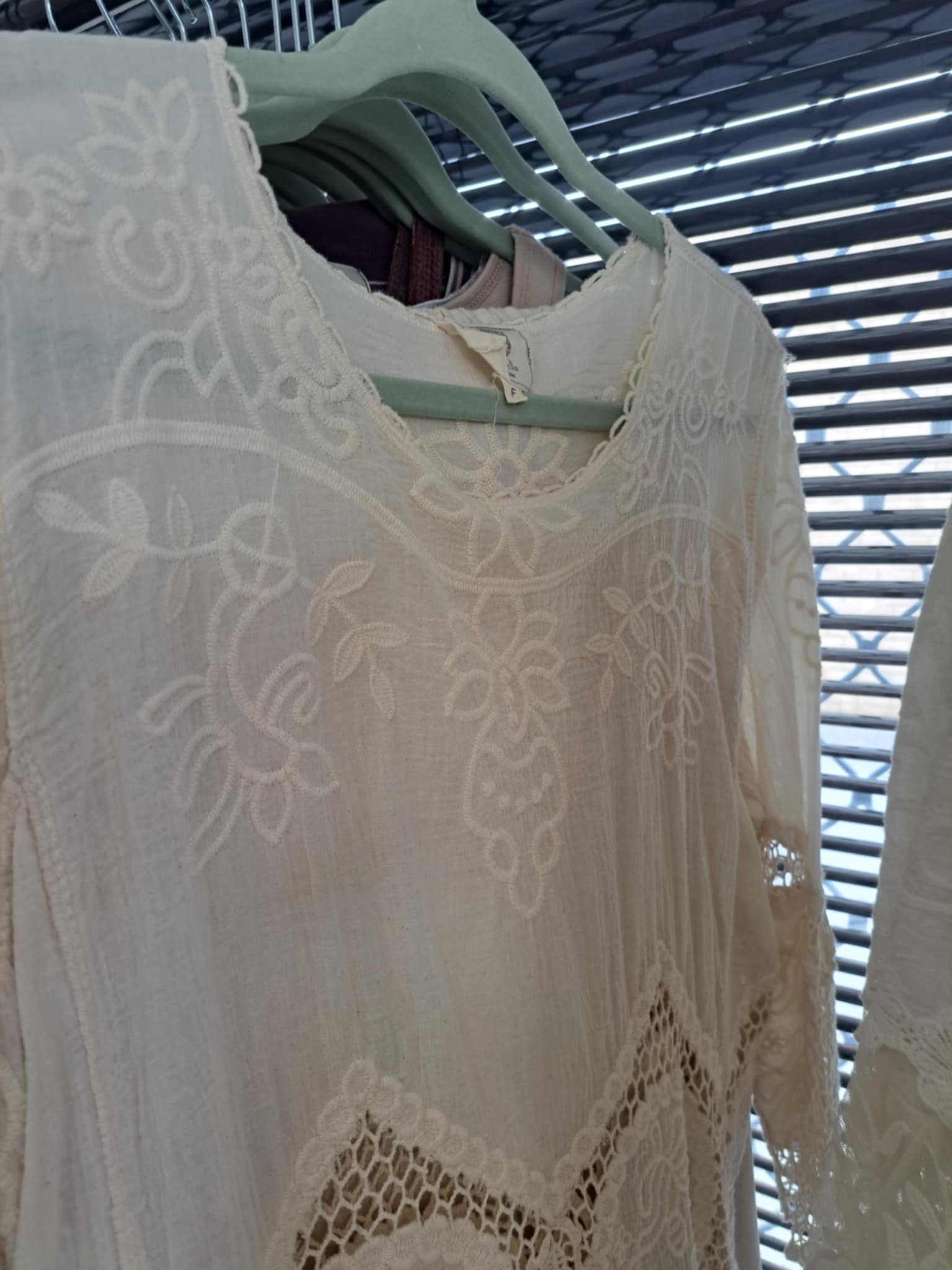 Cream lace blouse sz10-12